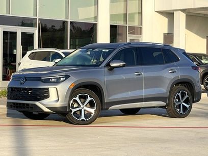 New 2025 Volkswagen Tiguan SE