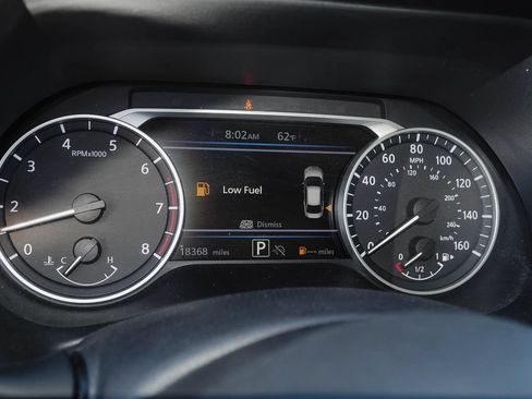 Used 2025 Nissan Sentra SR FWD image 11
