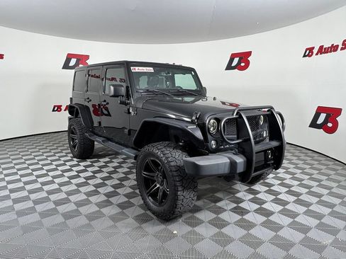 Used 2014 Jeep Wrangler Unlimited Sahara AWD/4WD image 8