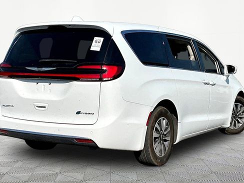 Used 2022 Chrysler Pacifica Touring-L w/ Uconnect Theater Family Group FWD image 6