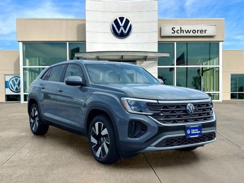 Certified 2024 Volkswagen Atlas Cross Sport SE AWD/4WD image 4