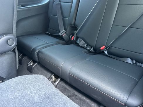 Used 2025 Chevrolet Traverse Z71 image 19