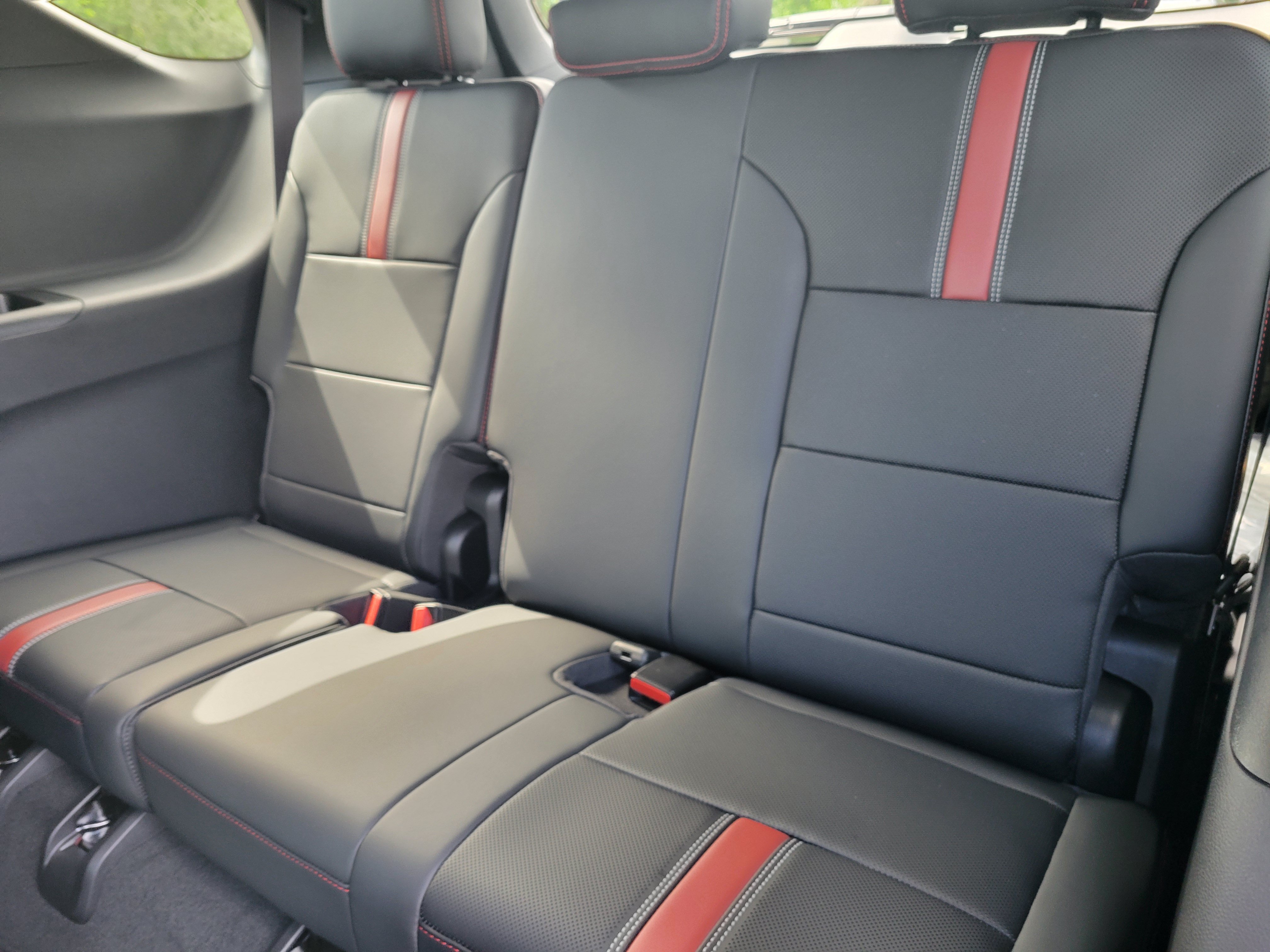 New 2027 Chevrolet Traverse RS w/ LPO, Floor Liner Package FWD image 34