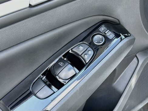 Used 2024 Nissan Altima 2.5 SR w/ SR Premium Package FWD image 10