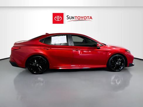 Used 2025 Toyota Camry SE w/ Convenience Package FWD image 2