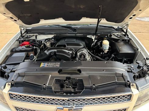 Used 2011 Chevrolet Avalanche LTZ image 21