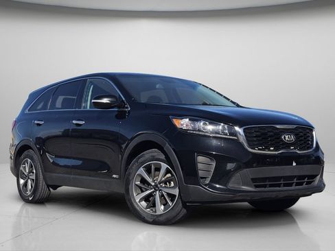 Used 2020 Kia Sorento AWD V6 image 2