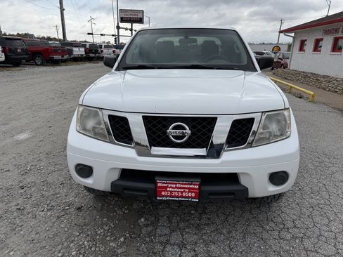 Used 2012 Nissan Frontier SV image 8