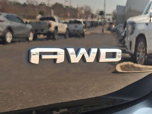 Used 2023 GMC Terrain SLE w/ Driver Convenience Package image 29