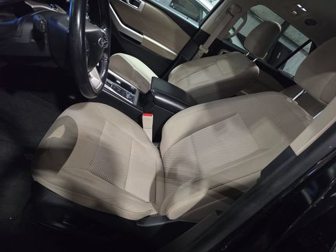 Used 2022 Ford Explorer XLT AWD/4WD image 6