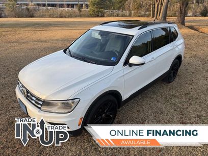 Used 2019 Volkswagen Tiguan SE w/ Panoramic Sunroof Package