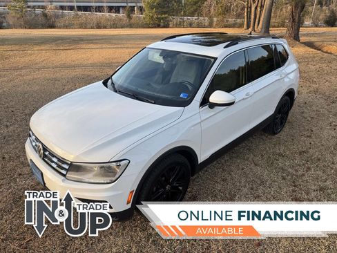 Used 2019 Volkswagen Tiguan SE w/ Panoramic Sunroof Package image 1