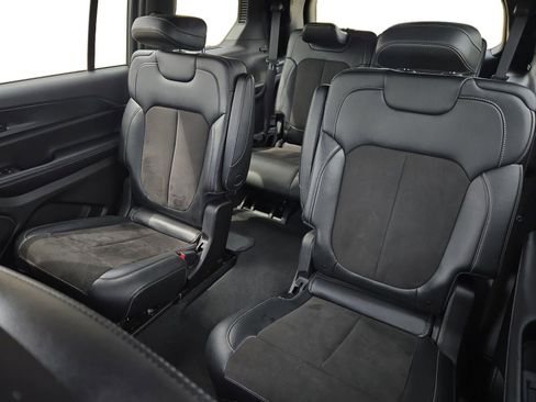 Used 2023 Jeep Grand Cherokee L Laredo image 13