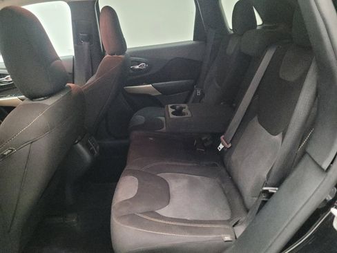 Used 2018 Jeep Cherokee Latitude image 18