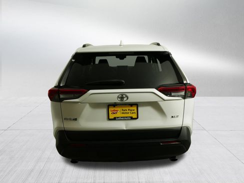 Used 2020 Toyota RAV4 XLE Premium image 6