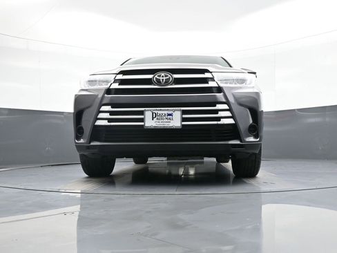 Used 2017 Toyota Highlander LE image 27