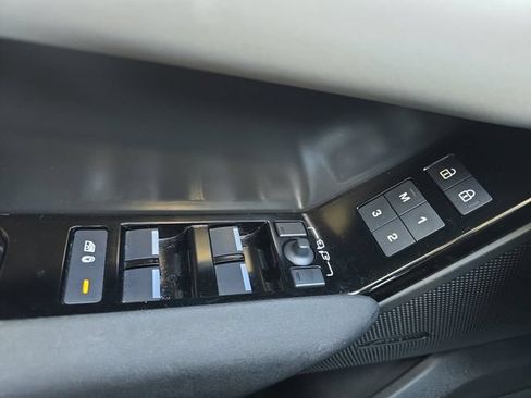 Used 2025 Land Rover Range Rover Velar Dynamic SE AWD/4WD image 30