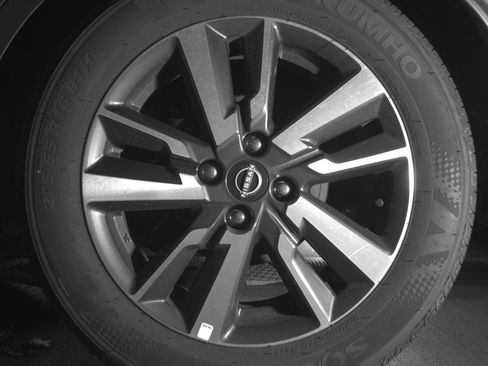 Used 2025 Nissan Versa SV FWD image 14