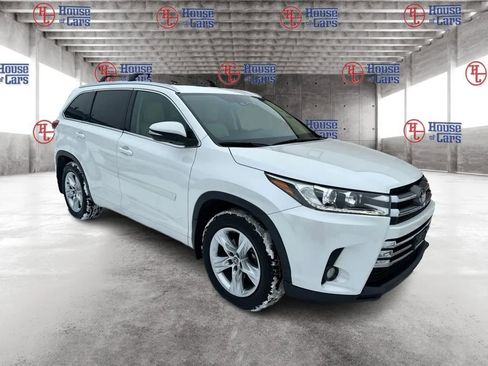 Used 2017 Toyota Highlander Limited image 3