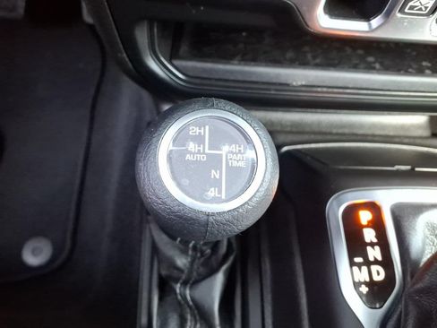 Used 2025 Jeep Wrangler Unlimited Sahara AWD/4WD image 29