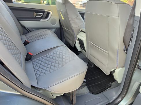 Used 2018 Land Rover Discovery Sport SE AWD/4WD image 19