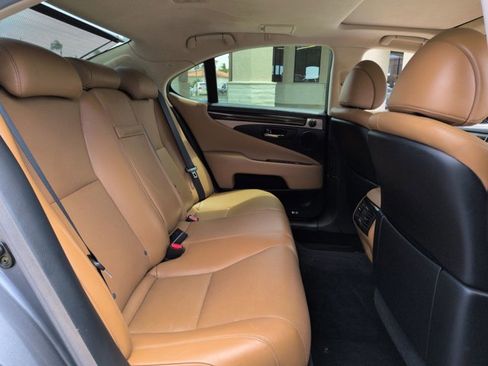 Used 2013 Lexus LS 460 w/ Comfort Pkg RWD image 22