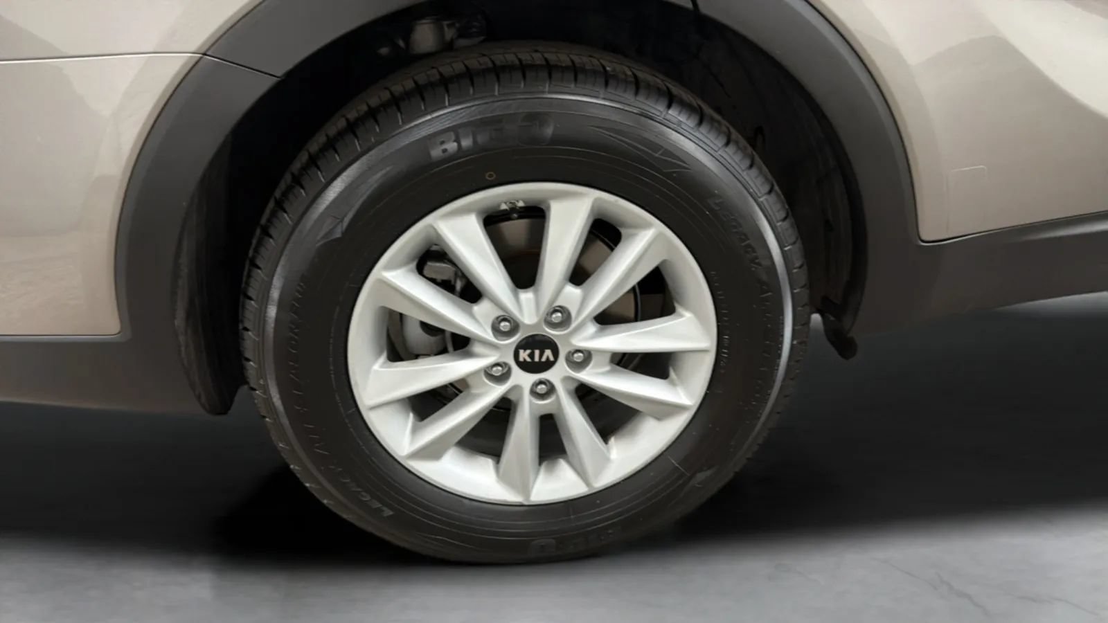 Used 2019 Kia Sorento L FWD image 24