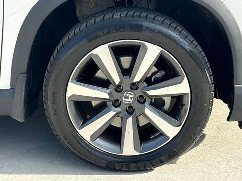 Used 2025 Honda Pilot Touring image 11