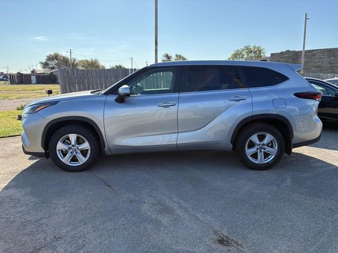 Used 2024 Toyota Highlander LE image 13