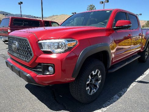 Certified 2018 Toyota Tacoma TRD Off-Road w/ Technology Package AWD/4WD image 4
