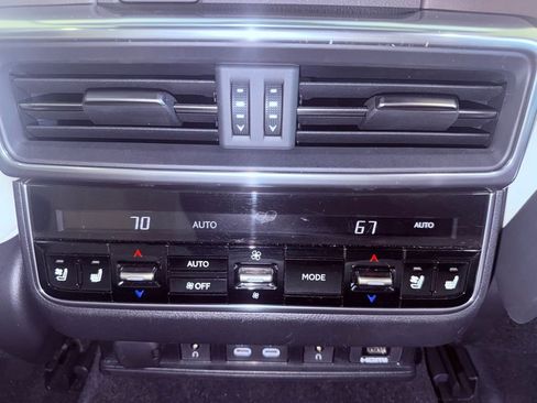 Certified 2022 Lexus LX 600 4WD w/ Luxury Package image 21