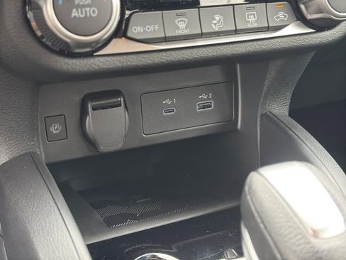 New 2025 Nissan Versa SR image 27