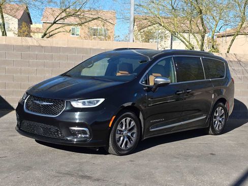 Used 2022 Chrysler Pacifica Pinnacle image 5