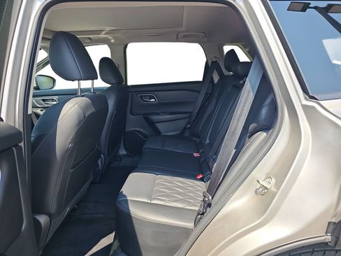 Used 2024 Nissan Rogue Platinum w/ Platinum Premium Package FWD image 14