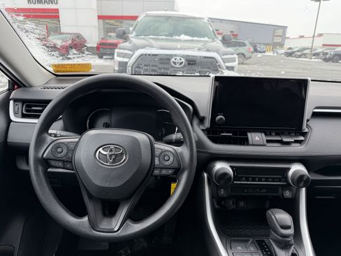 Used 2023 Toyota RAV4 LE image 11
