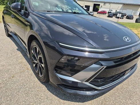 Used 2025 Hyundai Sonata SEL FWD image 2