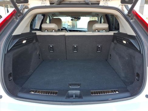 Used 2022 Cadillac XT4 Premium Luxury w/ Cold Weather Package image 16