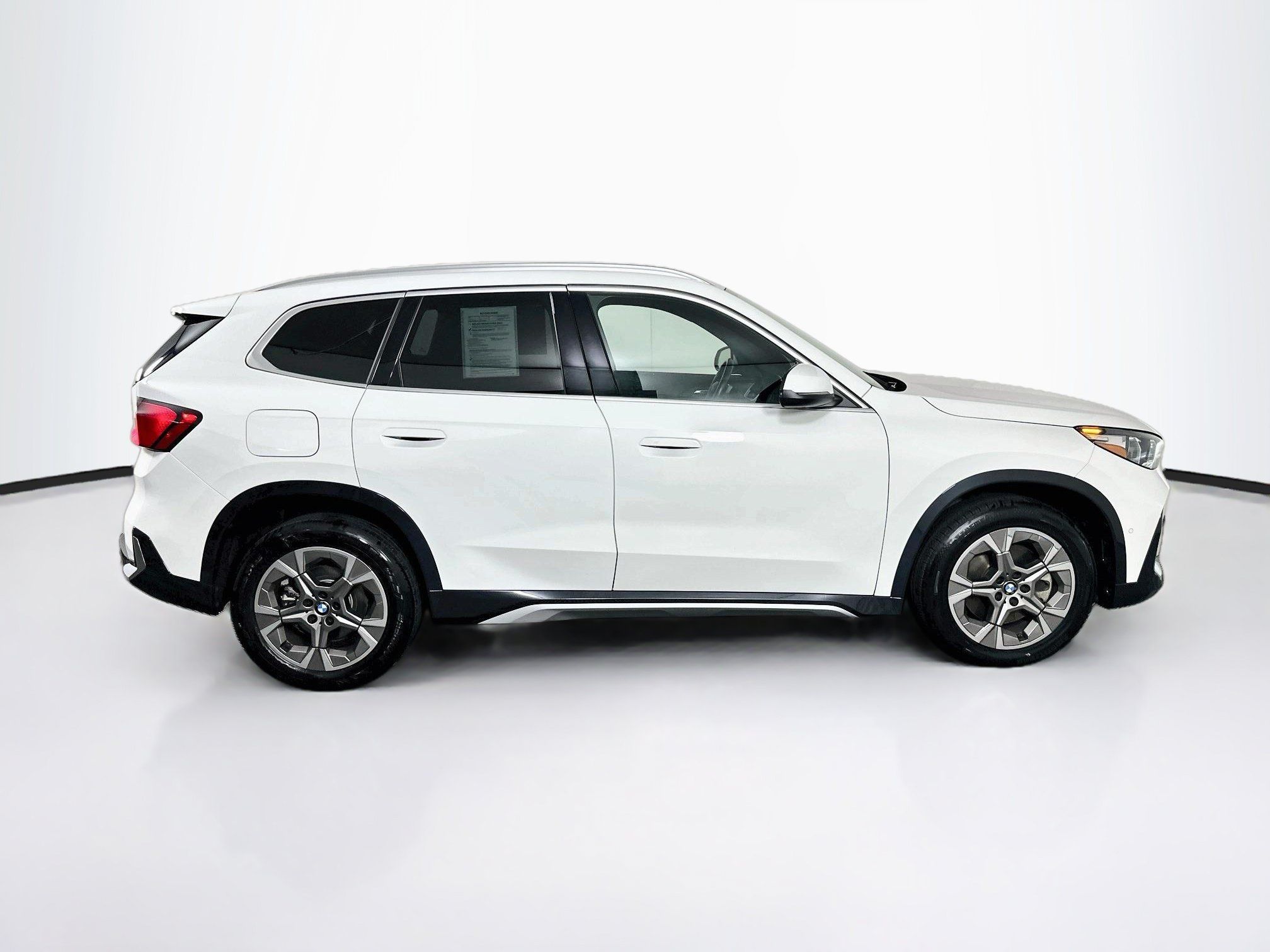 Used 2025 BMW X1 xDrive28i AWD/4WD image 10