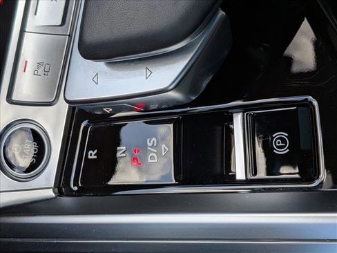 Used 2024 Audi Q8 e-tron Prestige image 16