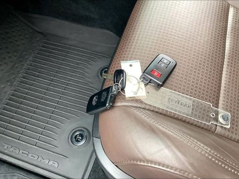 Used 2023 Toyota Tacoma Limited w/ Black Out Package (TMS) image 11