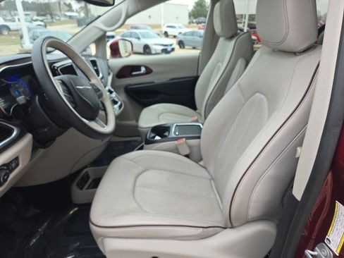 Used 2019 Chrysler Pacifica Limited image 20