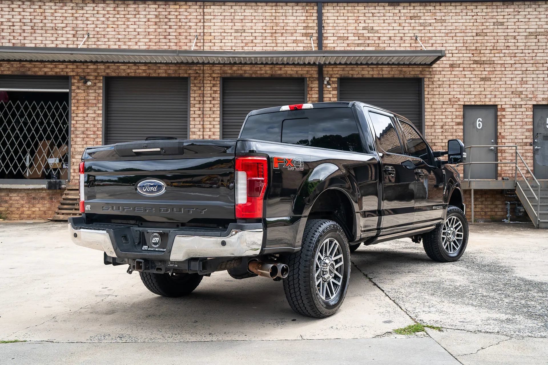 Used 2019 Ford F250 4x4 Crew Cab Super Duty image 2