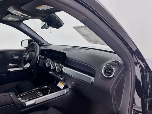 New 2026 Mercedes-Benz GLB 250 4MATIC image 32