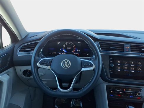 Used 2023 Volkswagen Tiguan SE w/ Panoramic Sunroof Package image 11