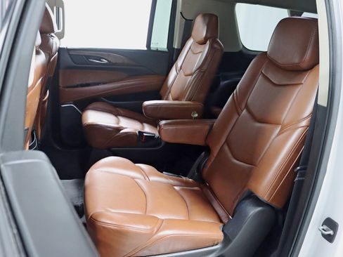 Used 2018 Cadillac Escalade ESV Luxury image 28