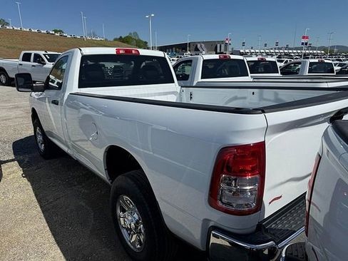 Used 2024 RAM 2500 Tradesman w/ Chrome Appearance Group AWD/4WD image 5