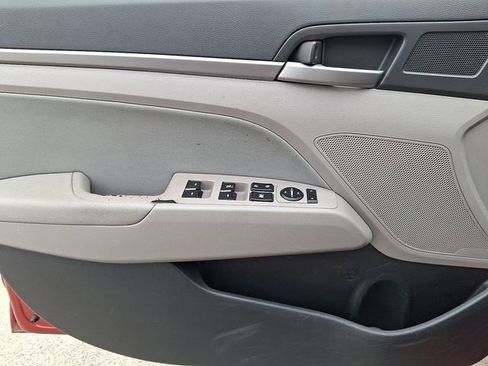 Used 2017 Hyundai Elantra SE image 12