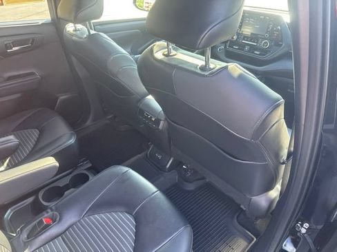 Used 2022 Toyota Highlander XSE FWD image 17
