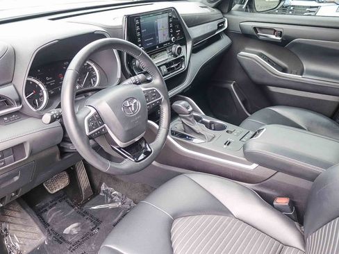 Used 2022 Toyota Highlander XSE FWD image 20