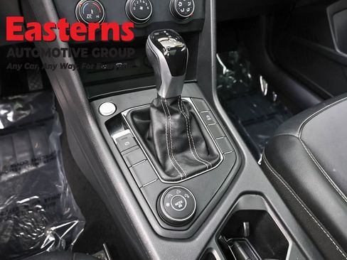 Used 2022 Volkswagen Taos SE w/ Panoramic Sunroof Package FWD image 13